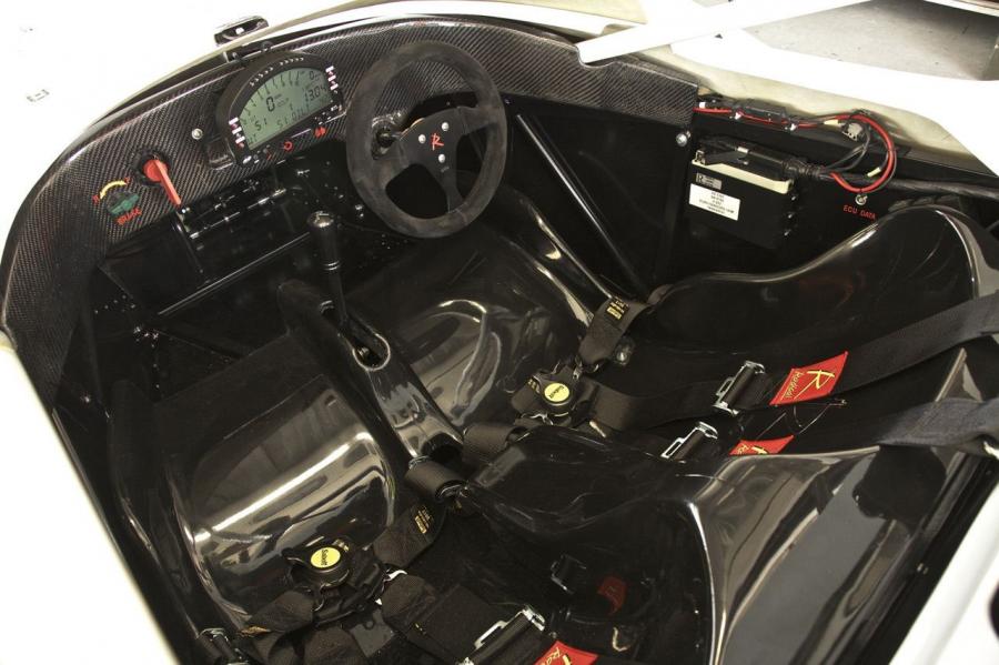 Интерьер Radical SR1 2012 года  (фото 2 из 6)